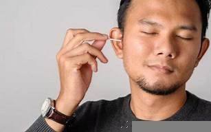 梦见耳屎(梦见耳屎自动掉出来寓意)