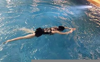 梦见游泳(梦见游泳是什么预兆男人)