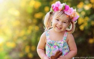 梦见小女孩(梦见小女孩拉屎弄到自己身上和手上)