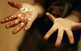 梦见拉屎(梦见拉屎拉裤子里了是什么预兆)